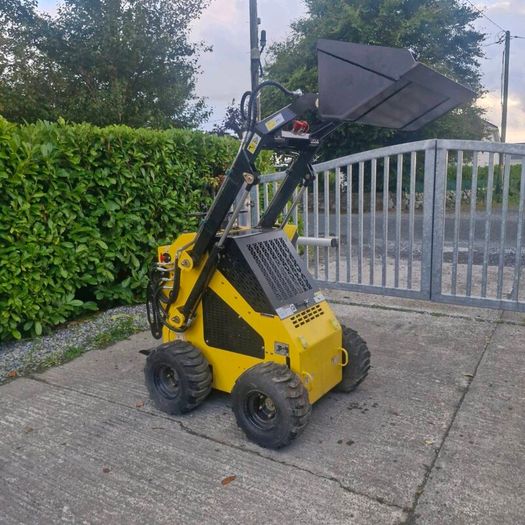 Delano S360 skid steer loader: