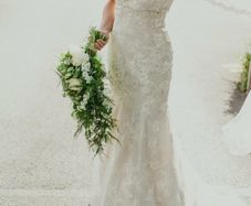Monique Lhuillier Designer Lace Wedding Dress