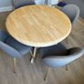 Kitchen Table extendable and 4 chairs Image 3