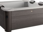 New 4-6 Person Aquarius Hot Tub