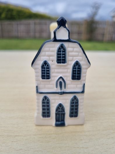 KLM miniature house made of Delft Blue ceramic,