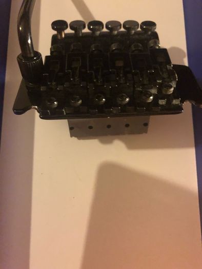 Floyd Rose tremolo double locking system