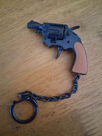 Vintage capgun revolver keyring