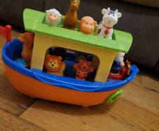 musical boat with animals