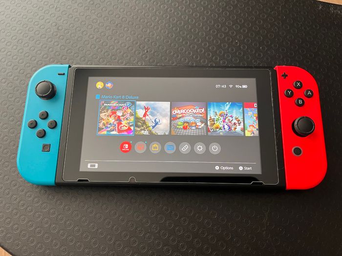 Nintendo Switch Bundle - Pristine V2 (4 Joycons + Mario Kart + 512GB)