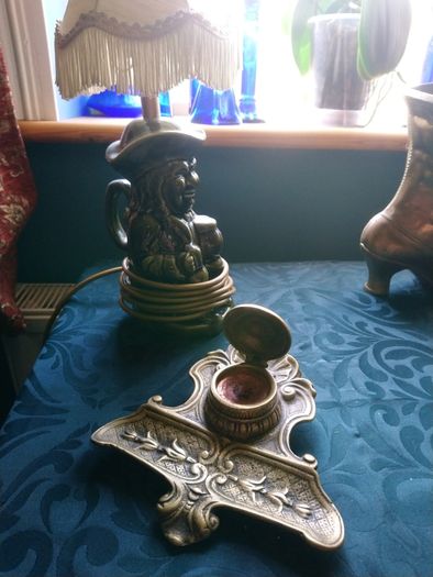 Collection of vintage items