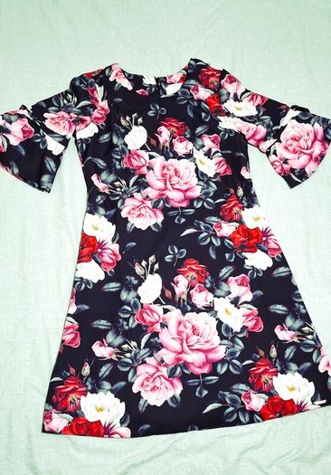 Trapeze dress with flared sleeves - black + flowers