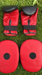 Boxing gloves & pads