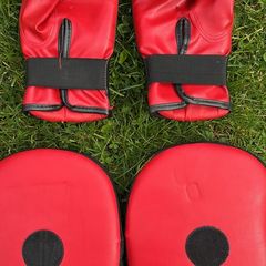 Boxing gloves & pads