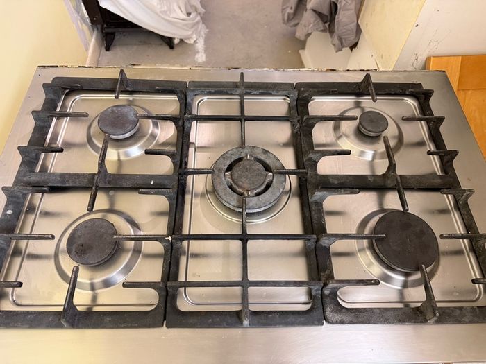 Hotpoint EG900X Gas oven & Extractor fan