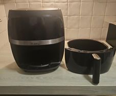 Black digital air fryer - good condition