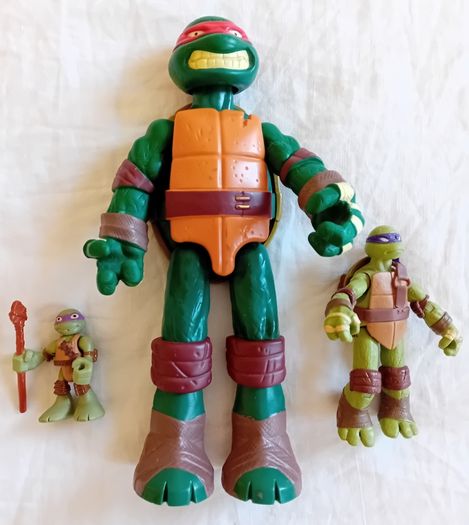 3 Ninja Turtle Figures