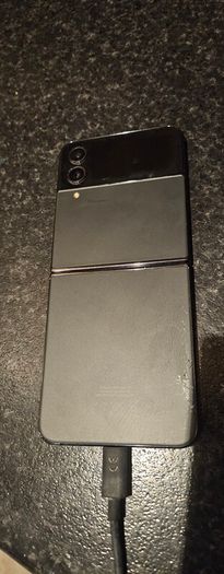 samsung Galaxy flip4 256Gb for parts or fix