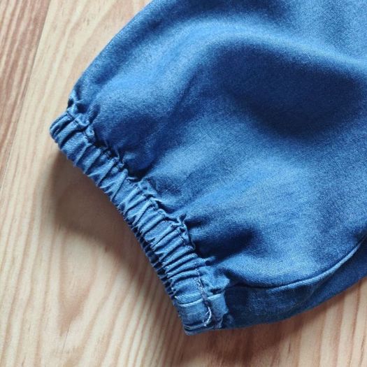 Open shoulders denim top