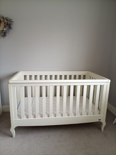Mamas and papas cot and changing table