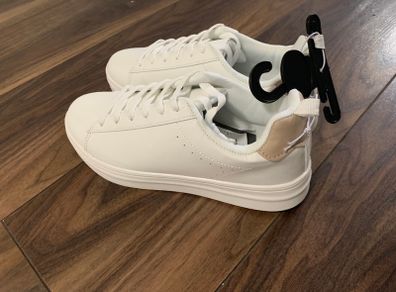 BRAND NEW Ladies/Girls White Runners / White Trainers: Size 5
