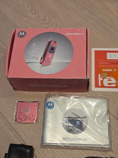 Motorola V3 Pink new since 2004
