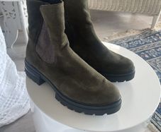 Caprice Suede Boots size  6