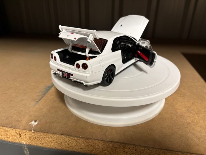 Nissan Skyline GTR R32 R34 1:18