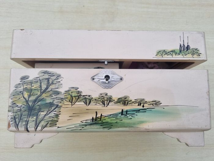 Antique Japanese music box with jewelry box from the 1960s.