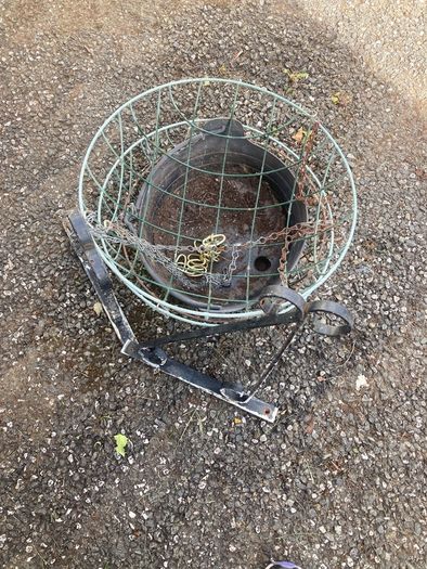 Hanging Baskets & Brackets x2