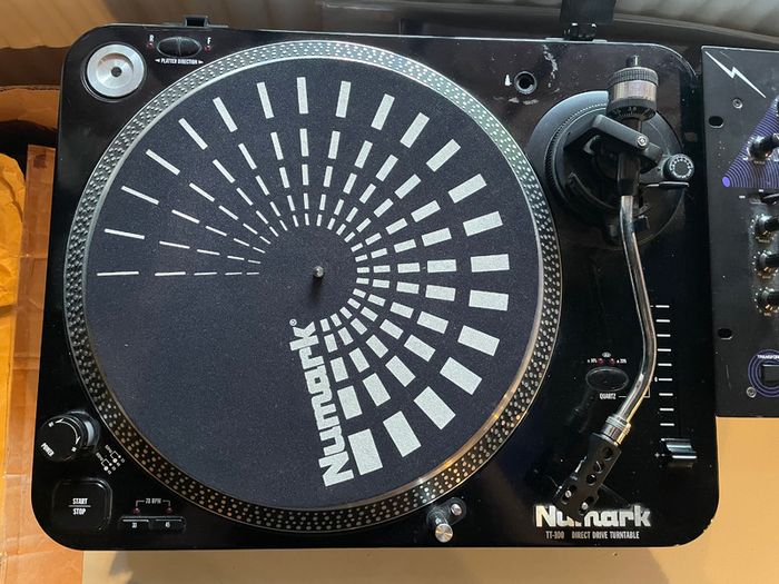 Numark DJ bundle - Decks, mixer and records.