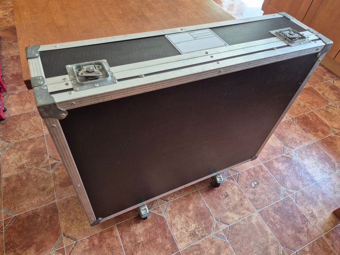 Allen & Heath GL2200 24-Channel Mixer in Flight Case