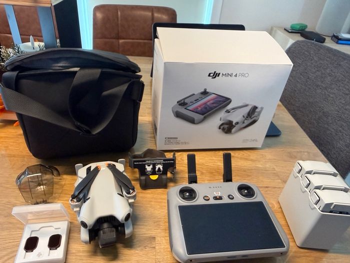 DJI mini 4 pro Fly more combo and extras