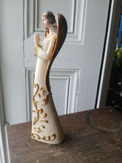 angel figurines
