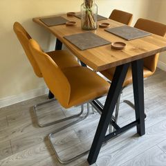 Oak Table and high stools