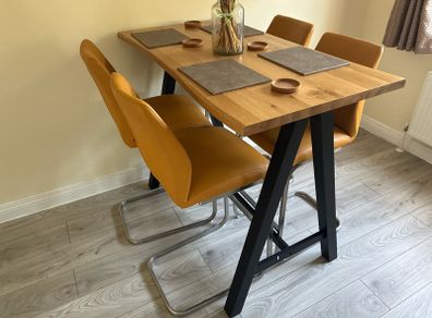 Oak Table and high stools
