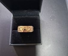Mens Gold Claddagh Ring