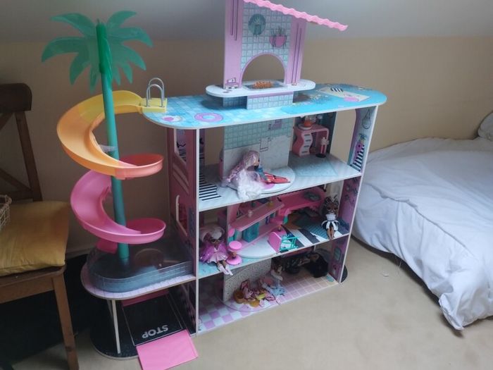 LOL Surprise OMG dolls house with furniture, dolls, accessories