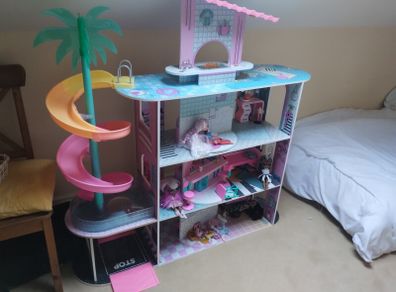 LOL Surprise OMG dolls house with furniture, dolls, accessories
