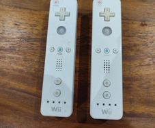 Wii controller x 2