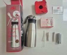 Cream dispenser
