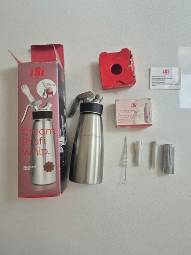 Cream dispenser