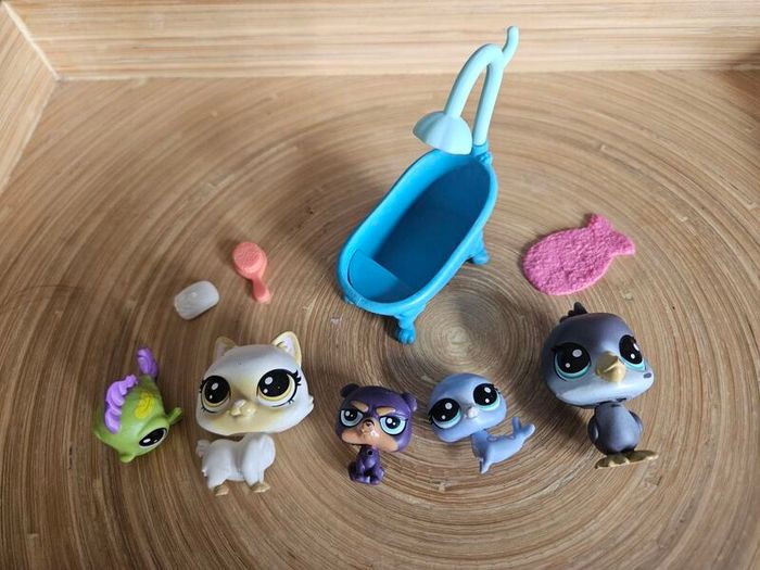 Lps dolls small bundle