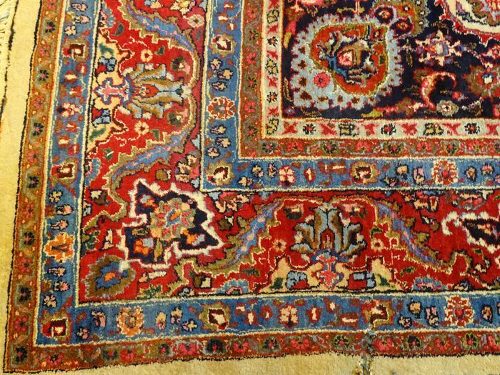 Huge P.ersian Medallion Rug 3.55m x 2.55m (MED)