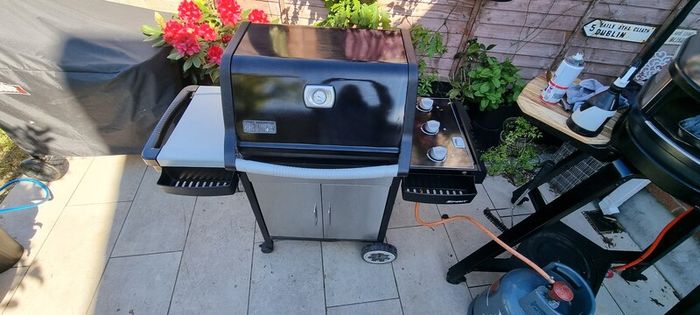 weber spirit e320 3 burner gas barbecue