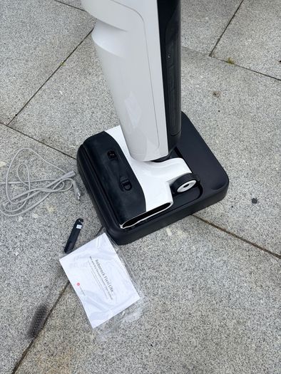 Roborock Flexi light dry wet mop vacuum