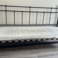 Daybed with Trundle and mattress
