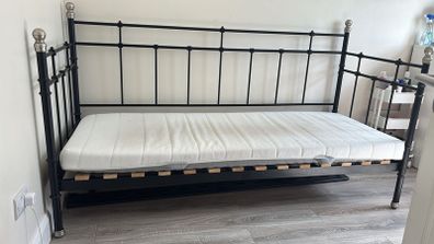 Daybed with Trundle and mattress