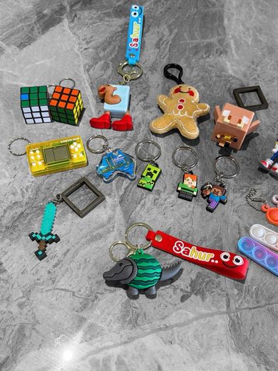 Pre Owned Huge Novelty Keyring Lot x18