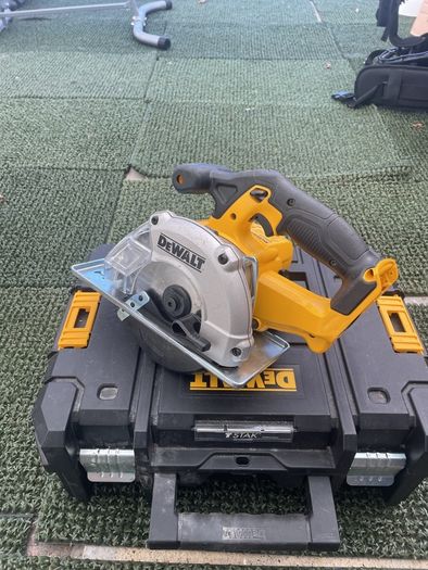 Dewalt saw