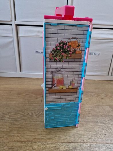 Barbie Fold and Go House