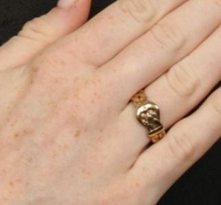 Gents 9k Gold buckle ring