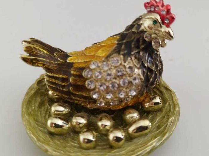 Painted Enameled Hen Style Decorative Hinged Jewelry Trinket Box