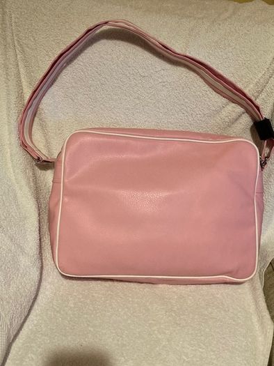15'' Laptop bag. L 38cm x W 10cm x H 29cm. New. Pink