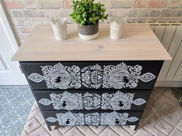 Chest of drawers